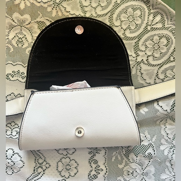 Charlotte Russe ::  Envelope Belt Bag - Picture 5 of 14